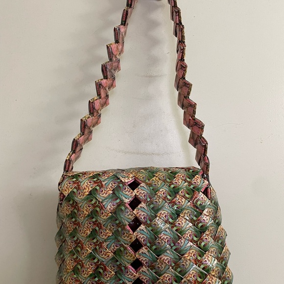 Purse Hand made in Mexico with repurposed materias (plastic packaging). - Picture 2 of 5